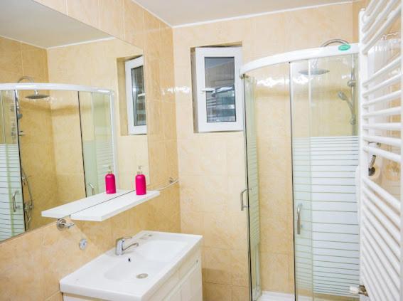 Escape Aparthotel Suceava Extérieur photo
